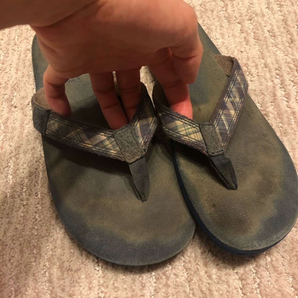 American Eagle size 7 flip flops blue